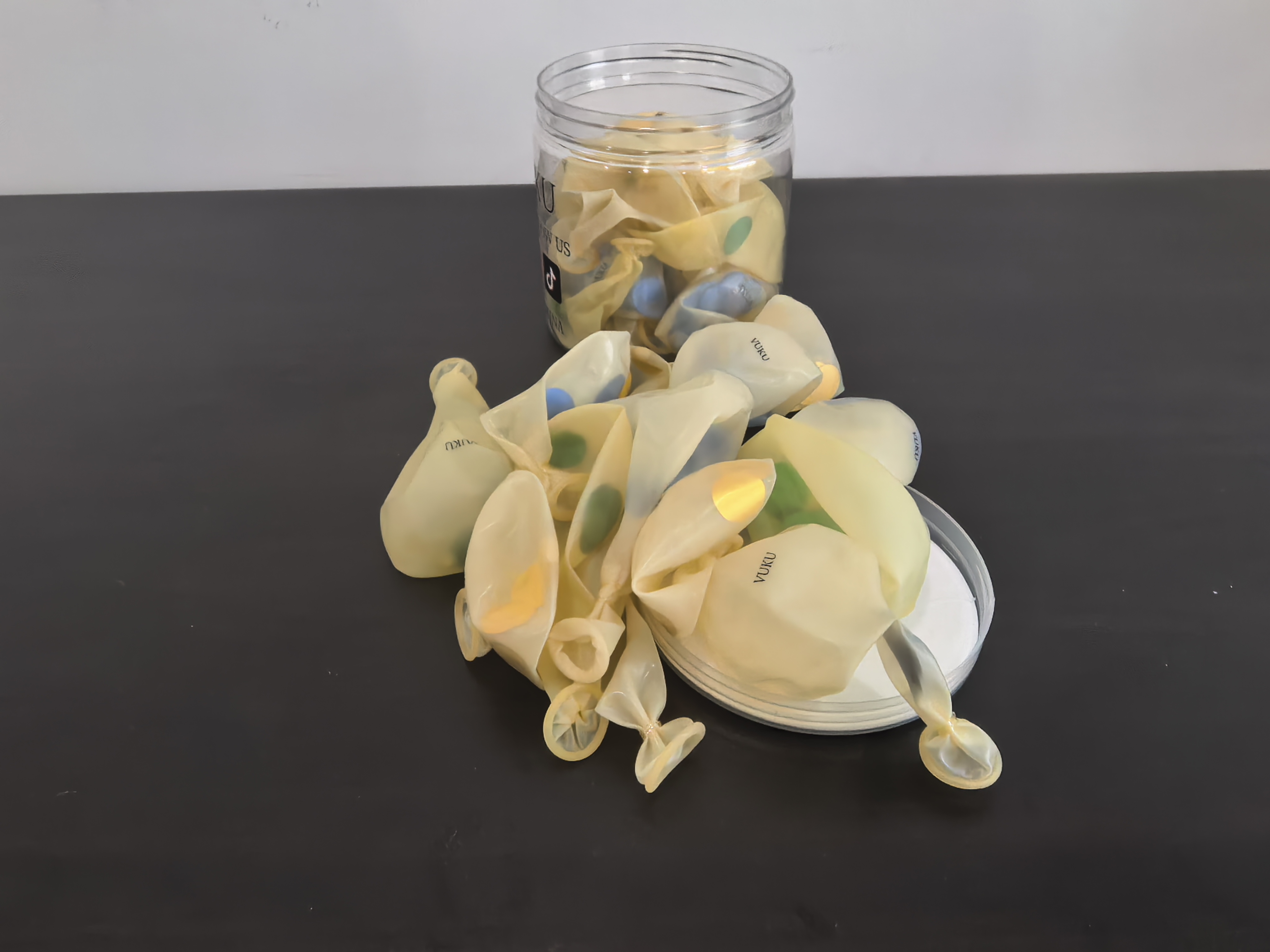 Set de baloane cu heliu confetti VUKU, baloane din latex cu puncte metalice strălucitoare cu panglică pentru decorarea petrecerii de nuntă, ziua de naștere, duș (galben albastru)