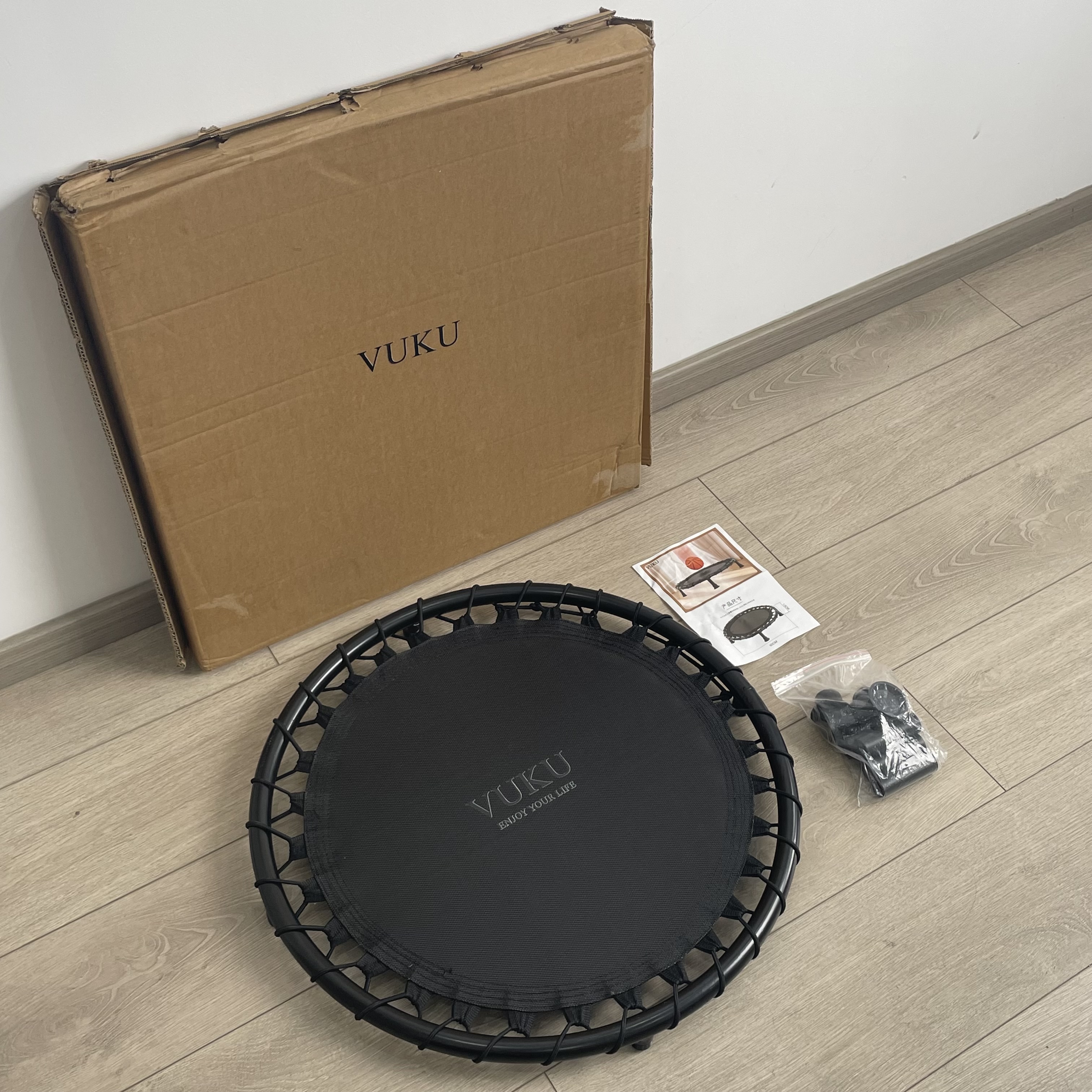 VUKU Mini trampolim de fitness dobr&aacute;vel de 25 polegadas, trampolim bungee rebounder silencioso com almofada de seguran&ccedil;a, capacidade de peso m&aacute;xima de 260 libras, equipamento de exerc&iacute;cio de treino interno ao ar livre para adultos e crian&ccedil;as