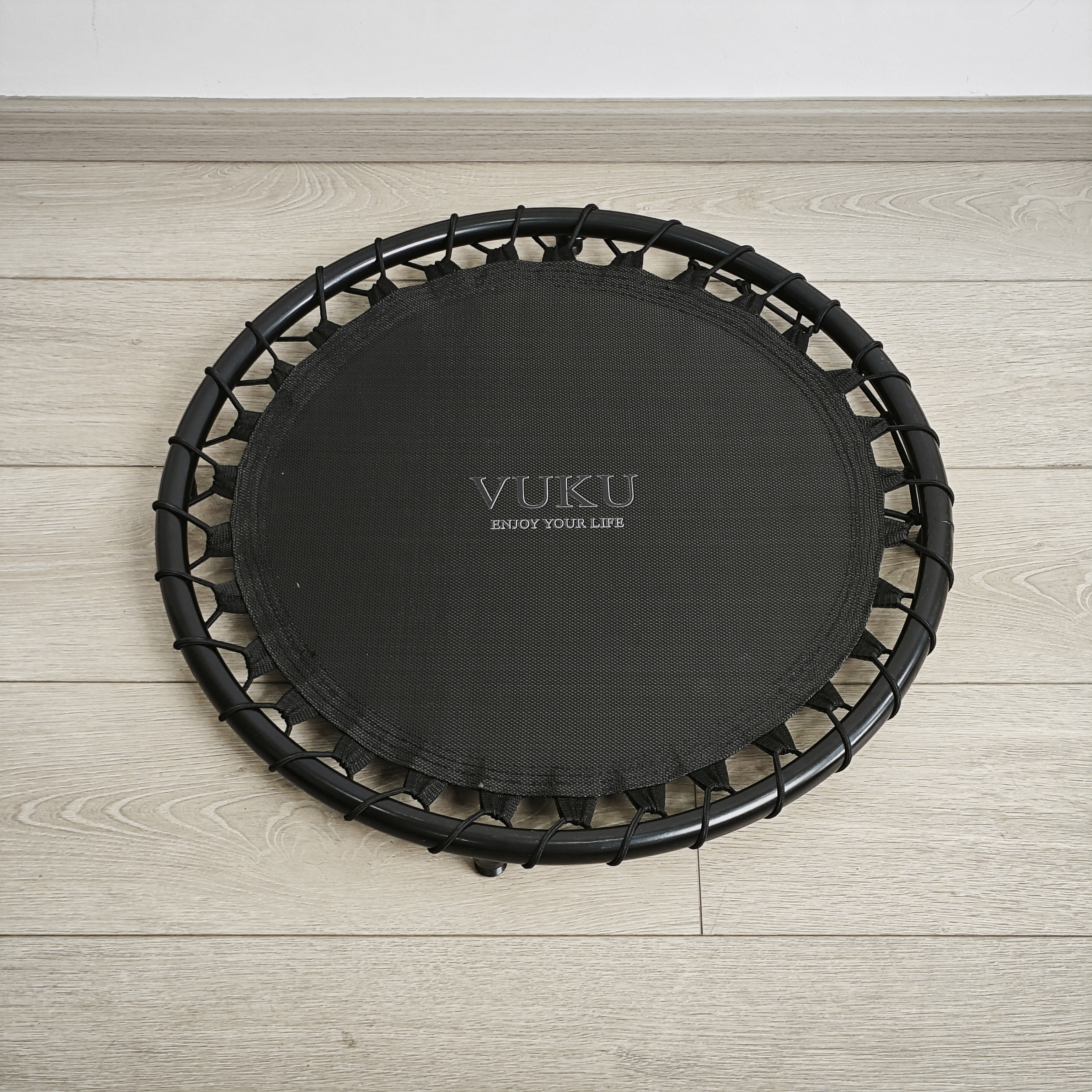 VUKU Mini trampolim de fitness dobr&aacute;vel de 25 polegadas, trampolim bungee rebounder silencioso com almofada de seguran&ccedil;a, capacidade de peso m&aacute;xima de 260 libras, equipamento de exerc&iacute;cio de treino interno ao ar livre para adultos e crian&ccedil;as